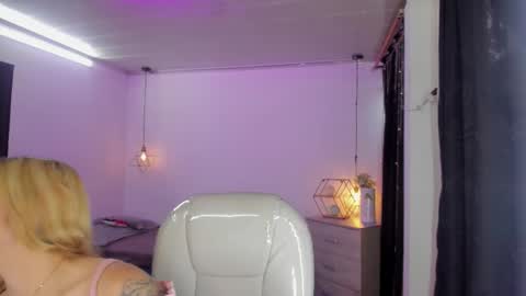 jennaa_cooper online show from September 27, 2025, 8:03 pm