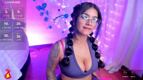 follow me in me  IG jenndy971 online show from December 18, 2024, 6:43 am