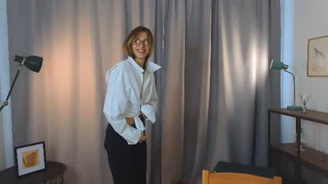Snapshot of jennellsouvannakhiry chatting on July 14, 2026, 10:21 am Kate online show from July 14, 2026, 10:21 am
