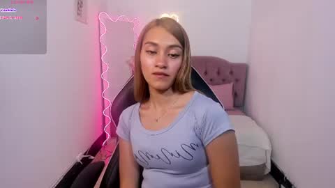 Snapshot of jenner_tay chatting on July 10, 2026, 1:43 am jenner online show from July 10, 2026, 1:43 am