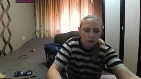 JenniDeep online show from April 12, 2026, 11:37 am