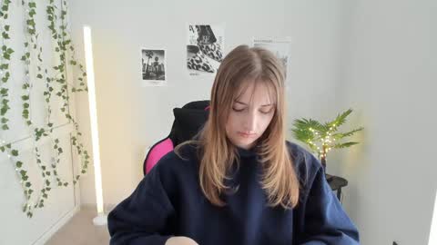 Snapshot of jenniestar chatting on April 21, 2026, 12:55 pm Karla online show from April 21, 2026, 12:55 pm