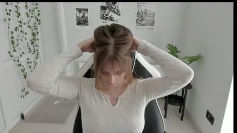 Snapshot of jenniestar chatting on May 29, 2026, 12:47 pm Karla online show from May 29, 2026, 12:47 pm