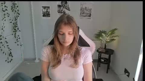 Snapshot of jenniestar chatting on July 6, 2026, 12:24 pm Karla online show from July 6, 2026, 12:24 pm