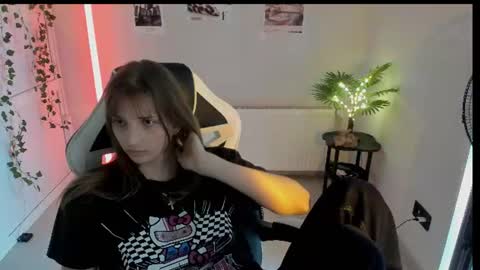 Snapshot of jenniestar chatting on July 10, 2026, 3:58 pm Karla online show from July 10, 2026, 3:58 pm