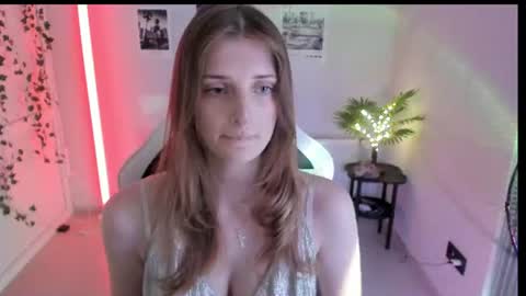 Snapshot of jenniestar chatting on July 14, 2026, 12:33 pm Karla online show from July 14, 2026, 12:33 pm