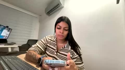 Jenn 3 online show from October 30, 2025, 5:42 am