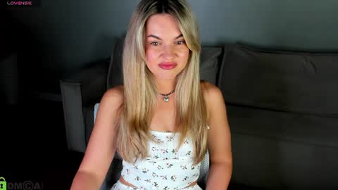 Snapshot of jennifer_perezz chatting on June 22, 2026, 5:10 pm Jennifer Perezz online show from June 22, 2026, 5:10 pm