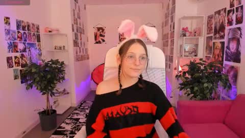 jenniferkiim online show from November 6, 2025, 8:04 am