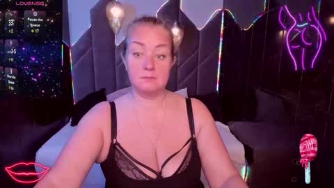 Jennifer online show from November 9, 2025, 2:48 pm