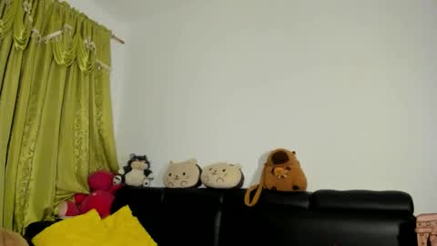 jenniifer_t online show from April 18, 2026, 5:11 am