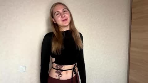 Emilia online show from October 8, 2025, 2:04 pm