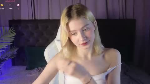 jenny_bunny_ online show from March 6, 2025, 4:52 am