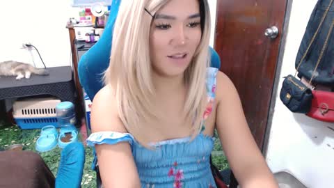 Snapshot of jenny_fromphil chatting on January 13, 2025, 11:38 pm Jenny online show from January 13, 2025, 11:38 pm