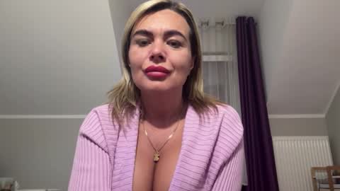 Snapshot of jenny_play1 chatting on September 25, 2025, 7:12 am Jenny online show from September 25, 2025, 7:12 am