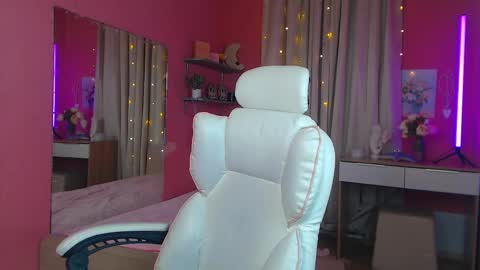 Snapshot of jenny_smitx chatting on February 19, 2025, 12:11 pm jenny_smitx online show from February 19, 2025, 12:11 pm