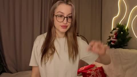 Snapshot of jennyauna chatting on January 12, 2026, 4:50 am Lora online show from January 12, 2026, 4:50 am