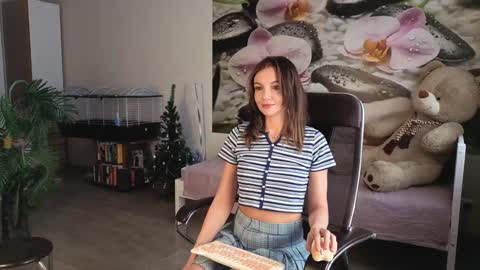 jennycutey online show from January 19, 2025, 4:33 am