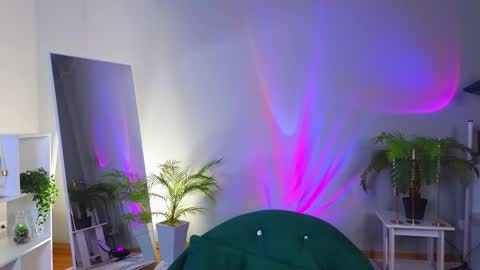 jennyfer_me online show from November 10, 2025, 11:53 am