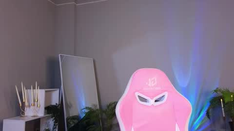 jennyfer_me online show from November 16, 2025, 11:27 am