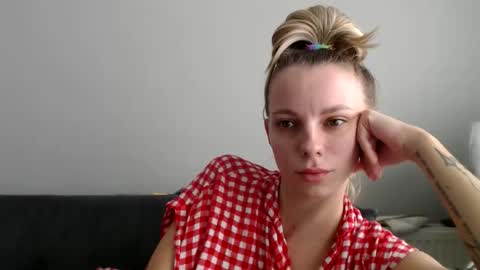 jennyfrost online show from November 11, 2025, 12:16 pm