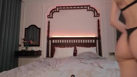 Jen  online show from November 28, 2025, 9:56 am