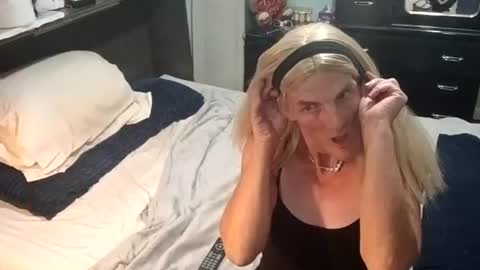 Snapshot of jennywomacks chatting on August 3, 2026, 1:37 am jennywomacks online show from August 3, 2026, 1:37 am