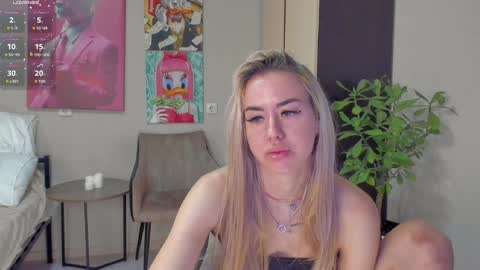 Hi hi We are Jessie and Betti online show from December 7, 2024, 5:15 am