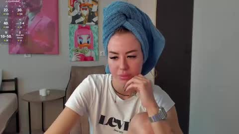 Hi hi We are Jessie and Betti online show from March 4, 2025, 6:04 am