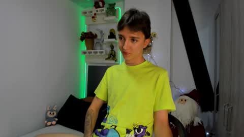 jero independent model online show from December 2, 2025, 11:11 pm