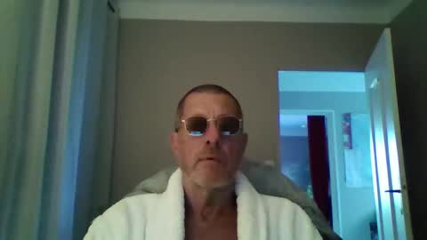 jerflor online show from September 24, 2025, 4:21 pm