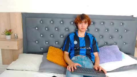 jermi_johnson online show from September 9, 2025, 1:54 pm