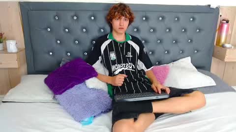 jermi_johnson online show from September 10, 2025, 12:49 pm