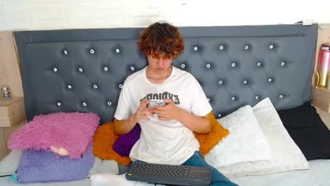 jermi_johnson online show from September 15, 2025, 2:17 pm