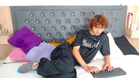 jermi_johnson online show from September 16, 2025, 2:18 pm
