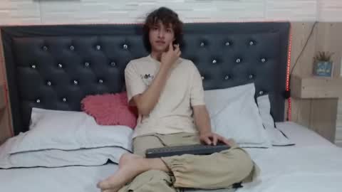 jermi_johnson online show from September 20, 2025, 1:56 pm