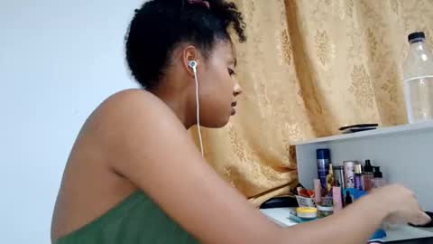 Bella online show from March 1, 2026, 10:01 pm