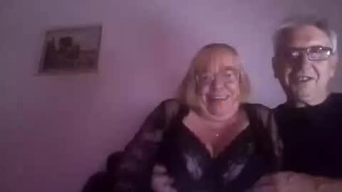 jessandsilverfox61 online show from November 2, 2025, 9:06 pm
