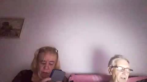 jessandsilverfox61 online show from November 7, 2025, 8:53 pm