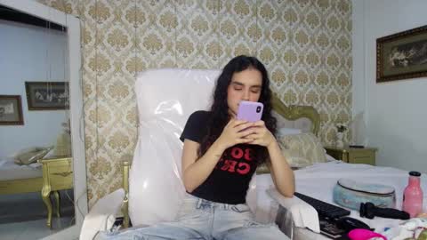 jessb_ online show from November 11, 2025, 6:41 pm