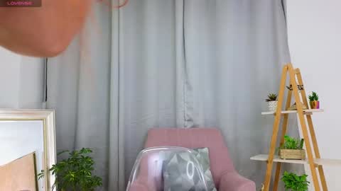 bella  adams online show from January 26, 2025, 9:51 am