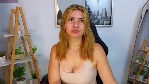 bella  adams online show from October 17, 2025, 12:25 am