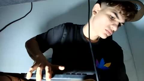 jesshot_bigcock online show from March 19, 2026, 9:35 am