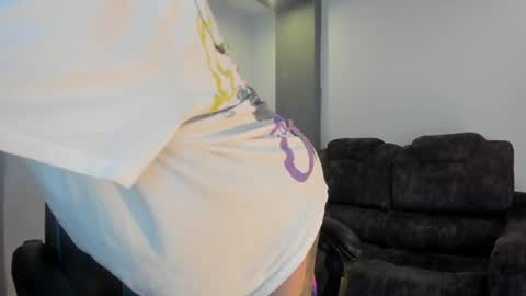 jessi_lemus online show from June 24, 2026, 8:19 pm