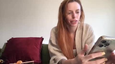 Snapshot of jessica_aaren chatting on April 4, 2026, 5:32 pm Jessica Aaren online show from April 4, 2026, 5:32 pm