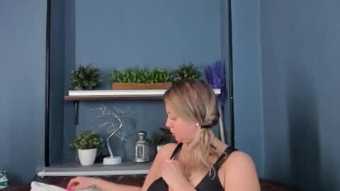 Jessica online show from November 12, 2025, 1:33 pm