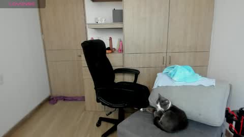 jessica_rabbit777_ online show from April 13, 2026, 9:09 pm