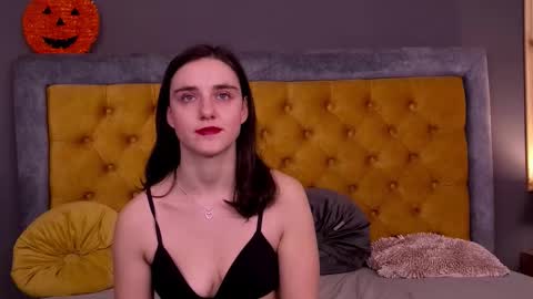 Jessica White online show from December 1, 2025, 4:50 am