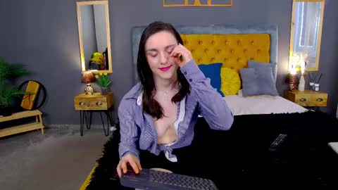 Jessica White online show from May 18, 2026, 4:18 am