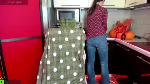 jessicaforris online show from November 3, 2025, 7:53 am